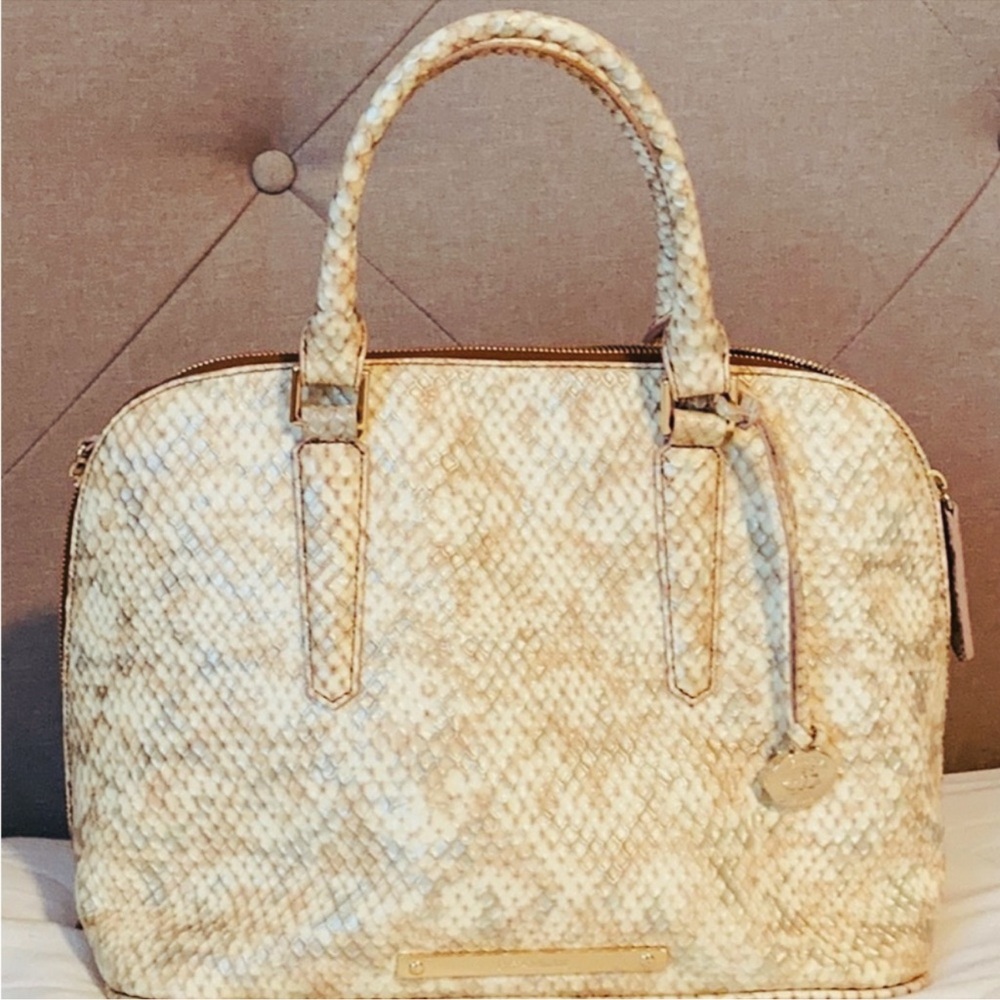 Gorgeous Brahmin Handbag with attachable strap!